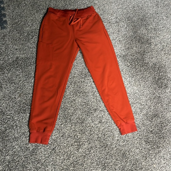 Mandala XS Tall high waisted jogger style scrub bottoms in Rust - Picture 4 of 4